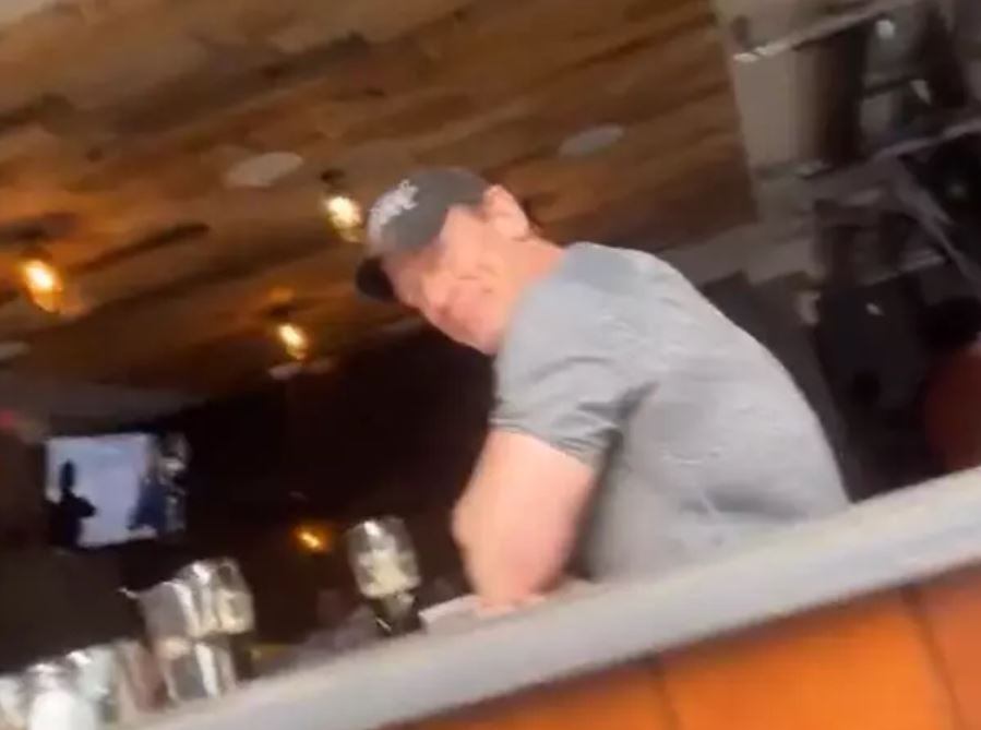 John Cena was praised for respectful to fan who approached him while he eats with friend 3