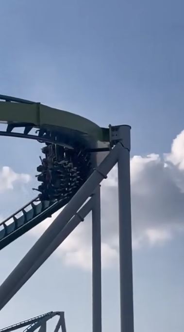 Theme park shuts down after visitor notices crack in support beam 3