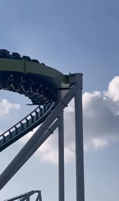 Theme park shuts down after visitor notices crack in support beam 4