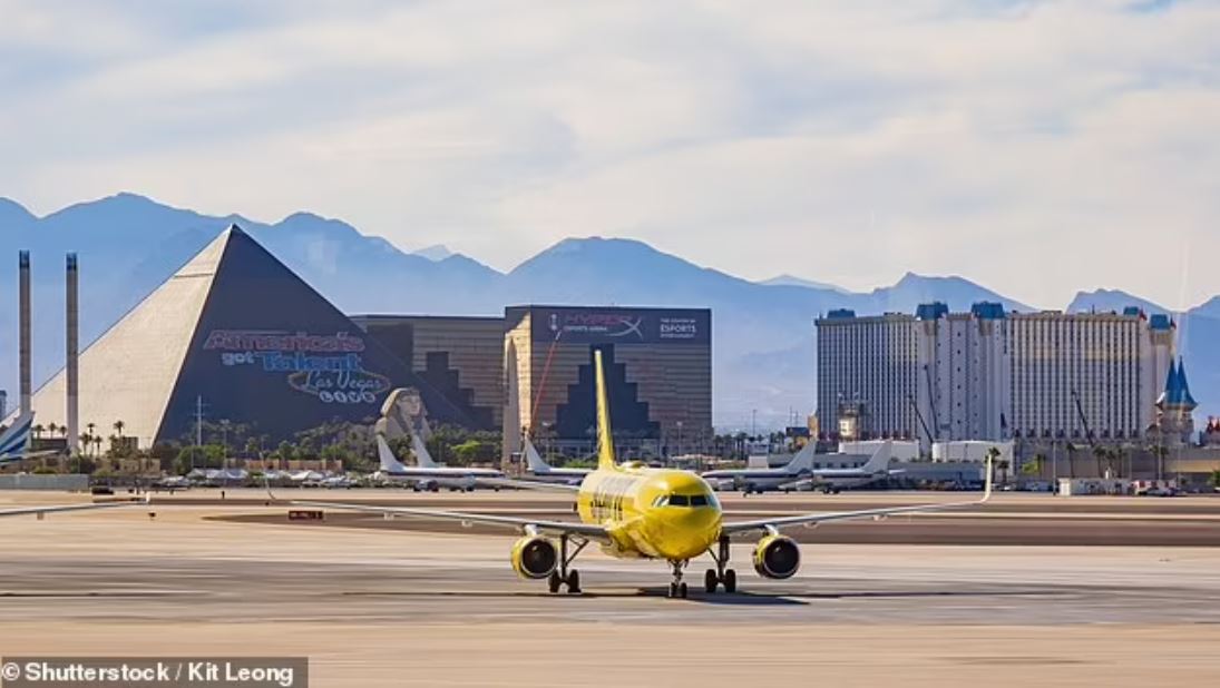 Lucky tourist wins $1.3 million jackpot on Las Vegas airport slot machine: ‘That’s one way to end a vacation’ 4