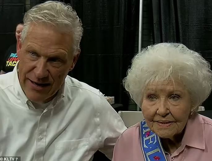 Retail worker, 90, retires after 74 years at Dillard's, having never missed a single day of work 1