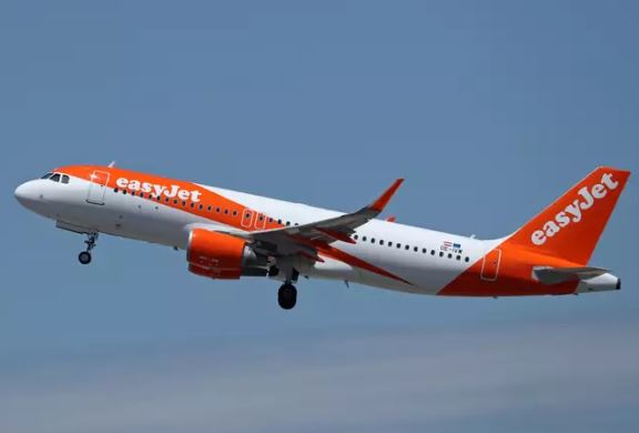 EasyJet forces 19 passengers from UK-bound plane due to being 'too heavy' 4