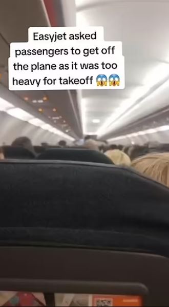 EasyJet forces 19 passengers from UK-bound plane due to being 'too heavy' 2