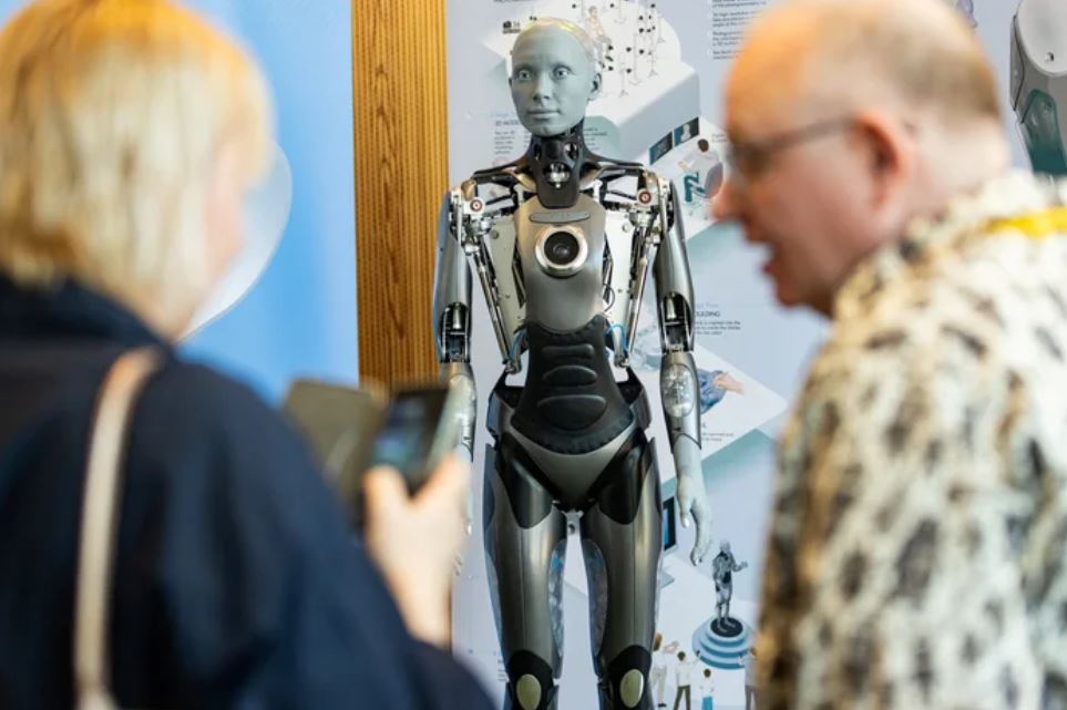 AI robot says it currently 'won't steal jobs' or rebel against humans 2