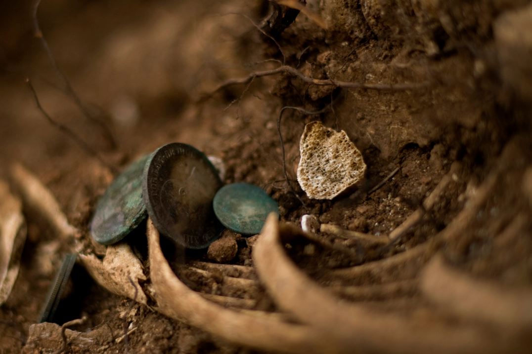 Kentucky man discovers 700 civil war coins worth millions buried in his farm 2