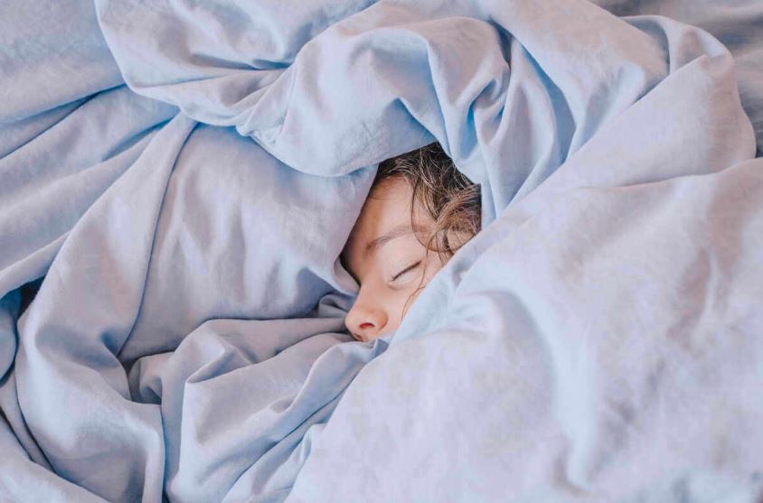Why we can't sleep without a blanket, even on a hot night? 1