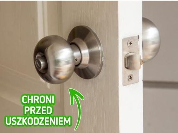 Here's why you should wrap your doorknob with foil when you're alone 3