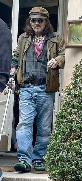Johnny Depp was spotted relying on crutches after fracturing his ankle 1