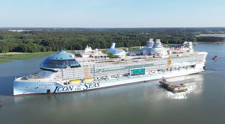 Spectacular images inside the icon of the seas, the world's largest cruise ship five times the size of the Titanic 2