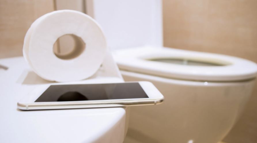 Why should we stop taking our phones to the toilet? 1