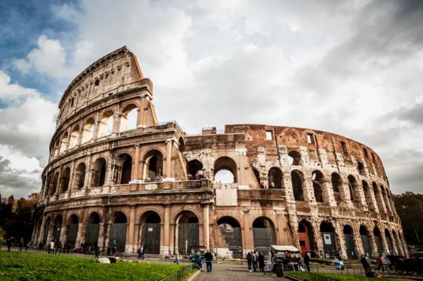 Teenage girl caught 'carving her initial into Colosseum wall' 5
