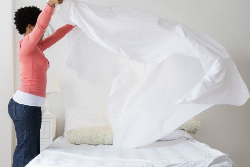 Cleaning experts reveal why you should never make your bed in the morning 2