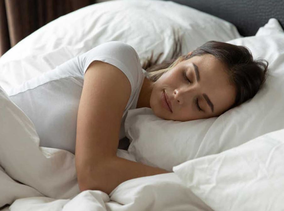 Cleaning experts reveal why you should never make your bed in the morning 4