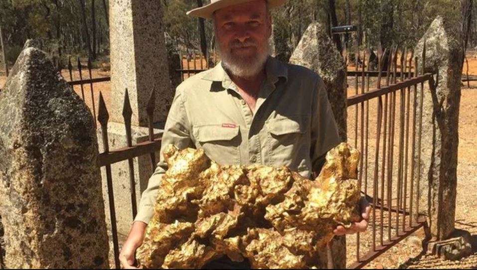 Discover the largest gold nugget weighed the same as an adult 2