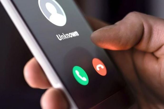Woman made over 2,700 fake emergency calls because she was 'lonely' 3