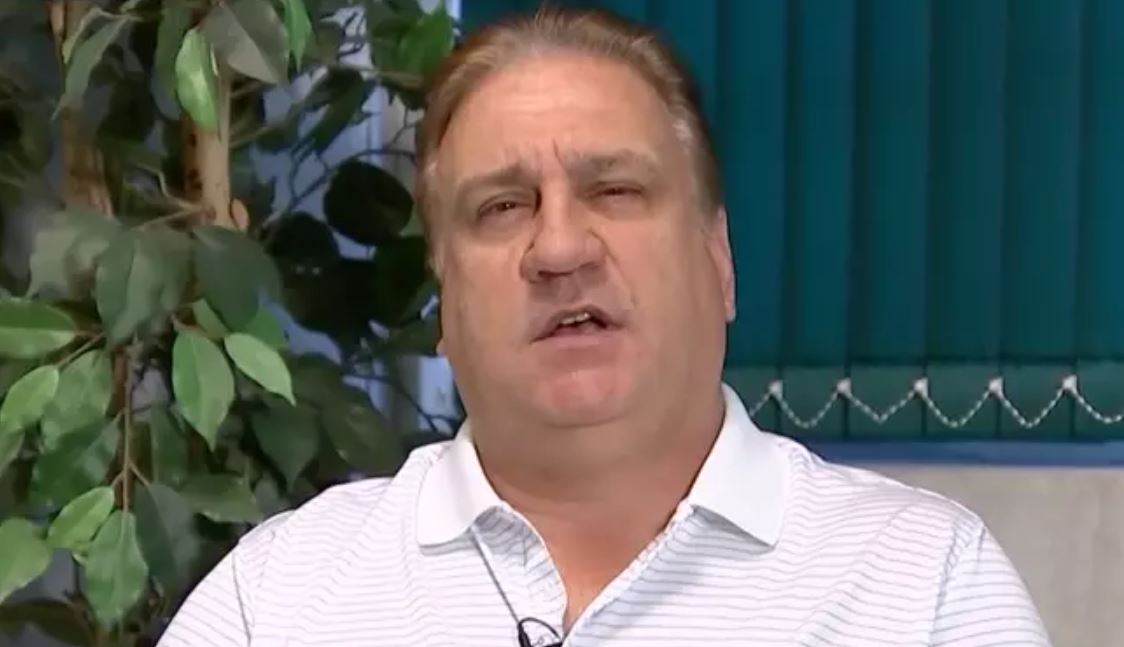 Man bought houses for five friends after winning £11 million on Lotto, but no longer speaks to him 3 Man bought houses for five friends after winning £11 million on Lotto, but no longer speaks to him 3