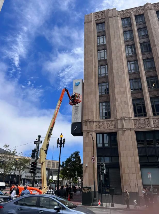 Police interrupt sign removal at Twitter HQ during company's 'X' rebranding 1