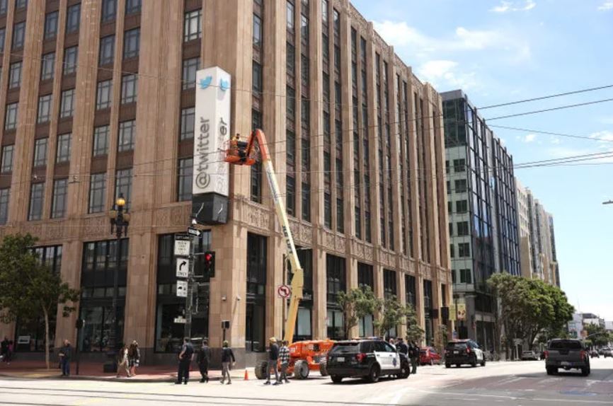 Police interrupt sign removal at Twitter HQ during company's 'X' rebranding 3