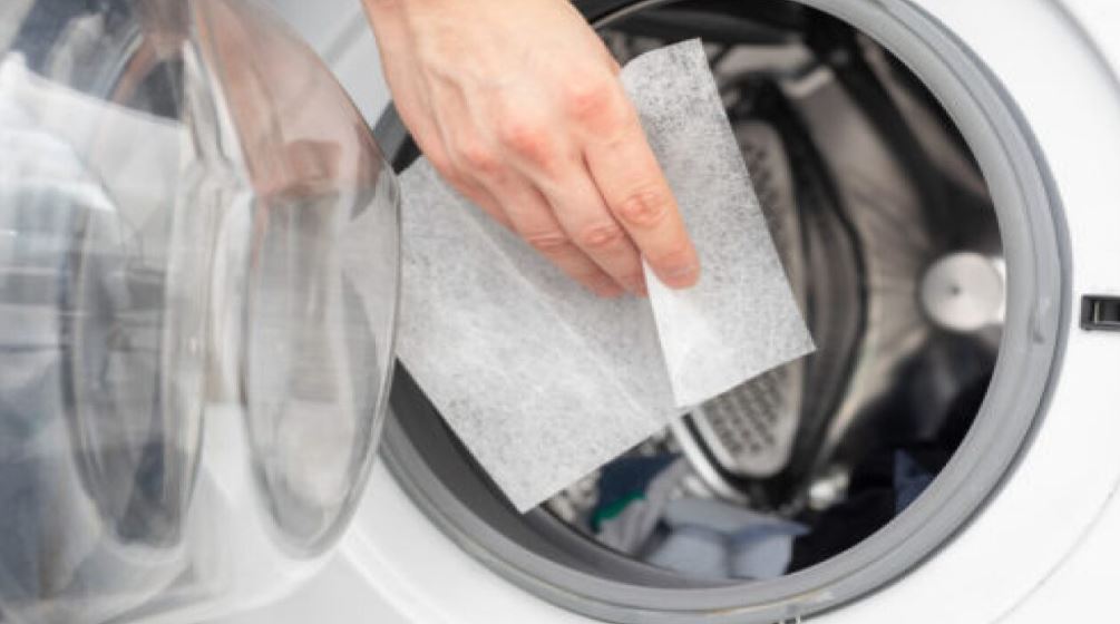 Here's why putting a wet wipe into the washing machine can be a time-saving trick and nerves-saver 3