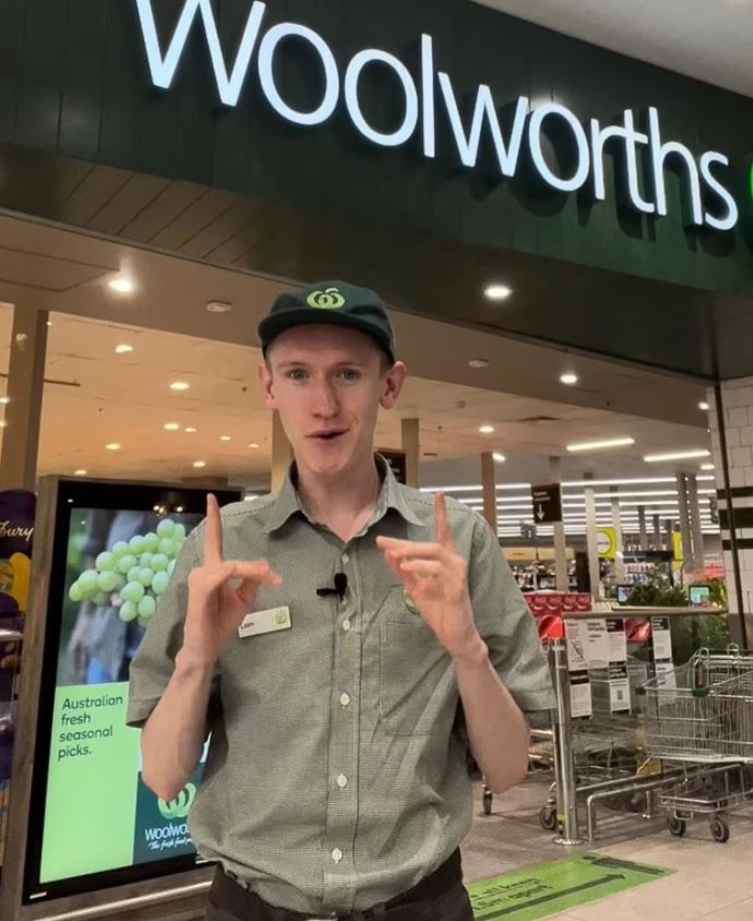 Woolworths worker sparks heated debate over what hook-on trollies are for 1
