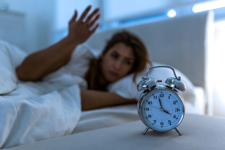 Sleep experts reveal the reason why you randomly wake up at 4 a.m 3
