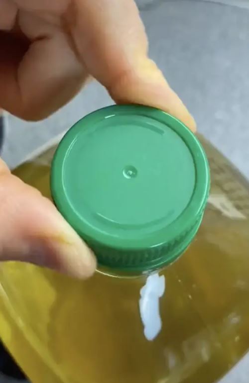 Tiktoker shares what the plastic pull tab on an oil bottle lid is for 1