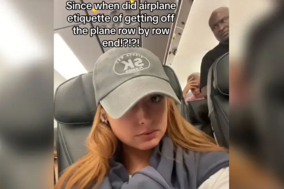 Woman shames fellow flyers who don’t exit by row: ‘Biggest pet peeve’ 1