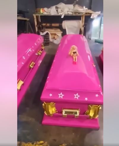 Hot pink Barbie-themed coffins for sale: “So you can rest like Barbie' 4