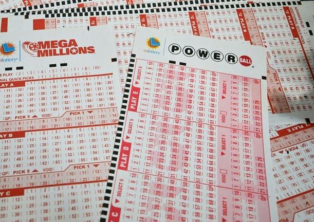 Woman files for divorce after secretly winning $1.3m lottery, forced to give jackpot prize to ex-husband 2