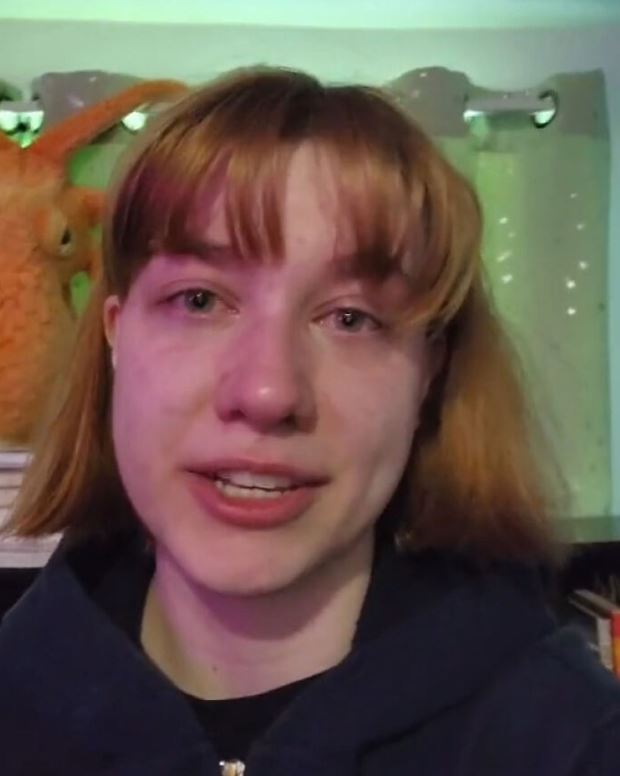 Woman who struggles with time blindness breaks down in tears in job interview 1
