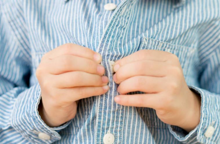 People are just realizing why men’s shirt buttons are on a different side to women’s 5