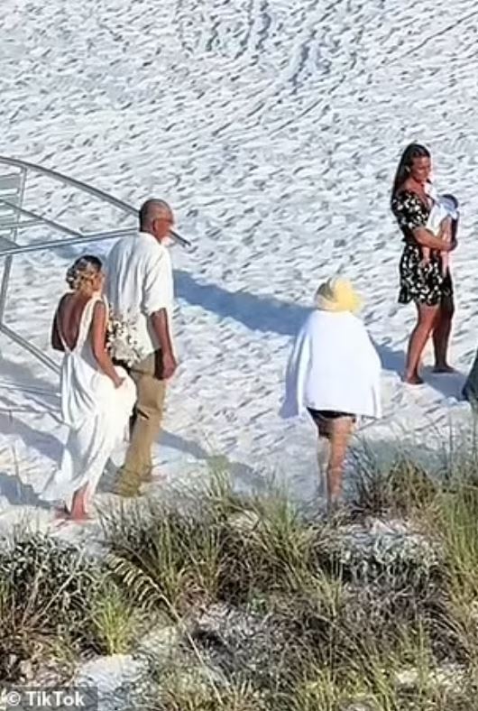 'Oblivious lady' sparks debate as she walked THROUGH a wedding on a public beach 2