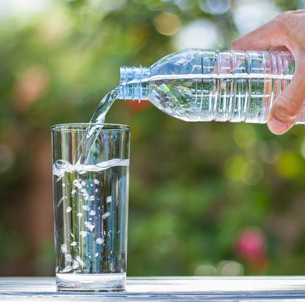 Expert explains how you can drink 'too much' water after a mum lost her life 4
