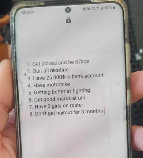 Ski resort visitor finds lost phone with an embarrassing lock-screen after sharing their own bizarre checklist 3