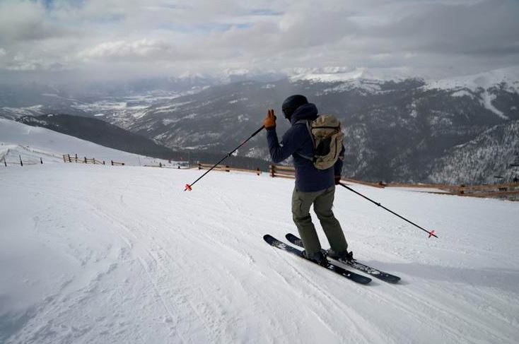 Ski resort visitor finds lost phone with an embarrassing lock-screen after sharing their own bizarre checklist 1
