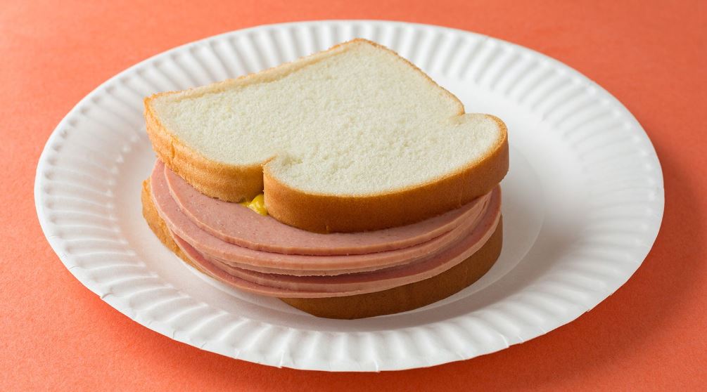 Man reveals the 'real reason' why restaurants always give you FREE bread at the start of the meal 4