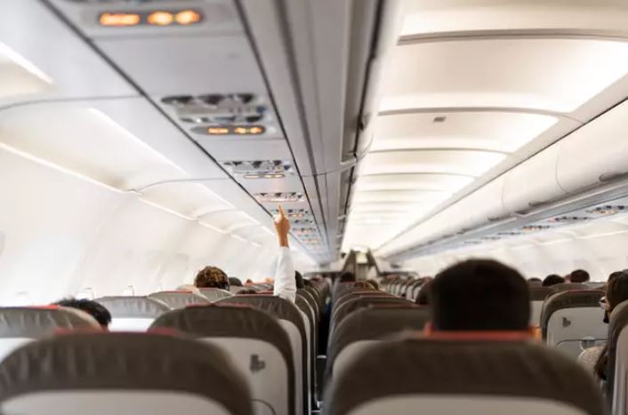 Travel expert reveals subtle sign could suggest the pilot's worried about the plane 3