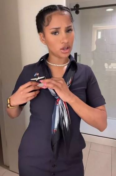 Flight attendant shares 5 things you should never do on plane 3 Flight attendant shares 5 things you should never do on plane 3