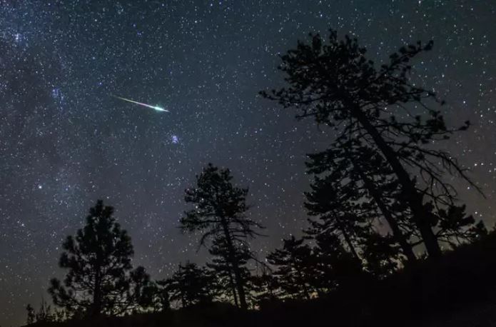 Tonight's sky to light up with 100 shooting stars every hour 1