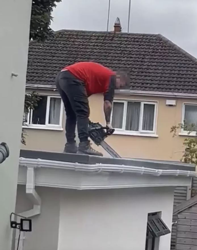 Furious builder gets revenge with CHAINSAW after 'not being paid for' his work 1