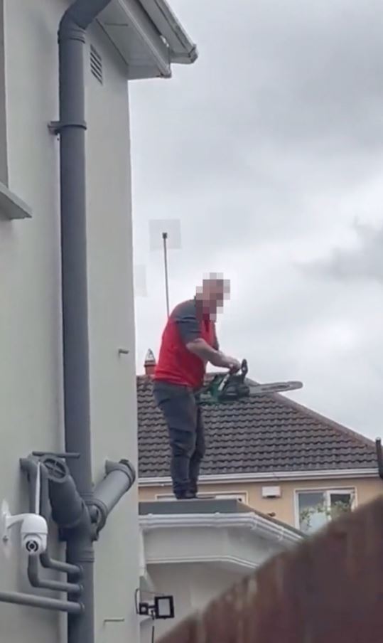 Furious builder gets revenge with CHAINSAW after 'not being paid for' his work 4