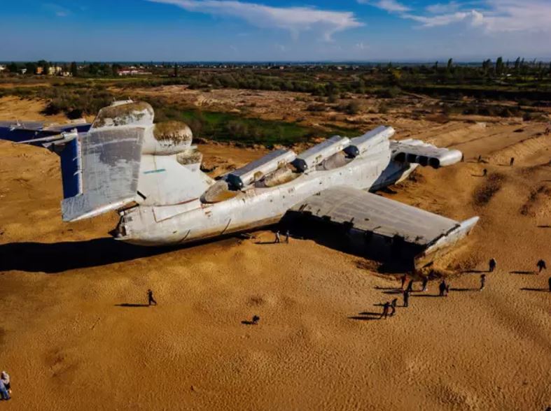 Unique plane larger than Boeing 747 discovered abandoned on beach 3