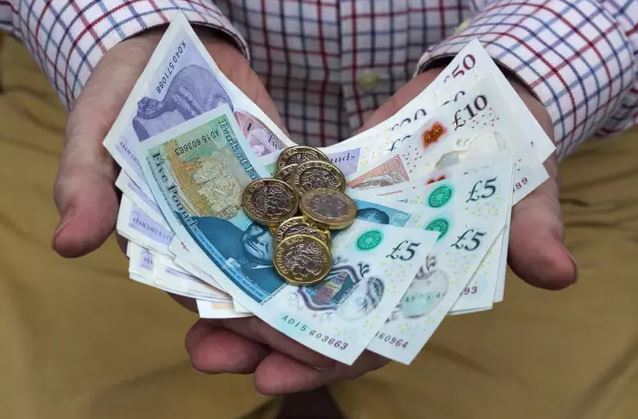 Legal expert warns why you should NEVER pick up money you find on the floor without trying to find owner 3