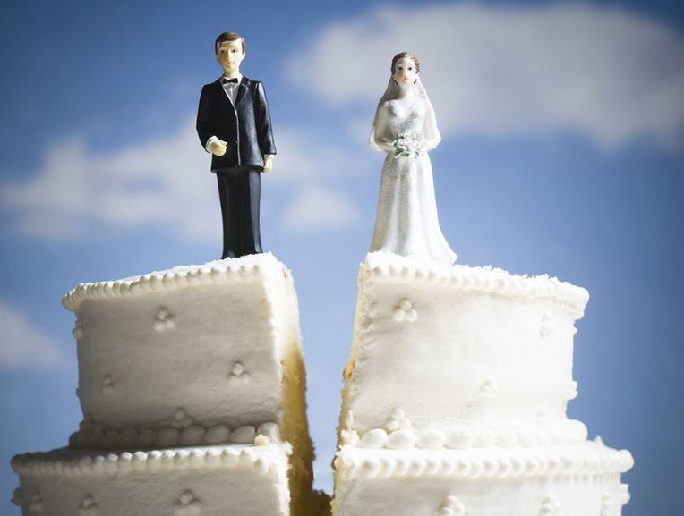 Bride asks for divorce just one day after wedding over cake prank 5