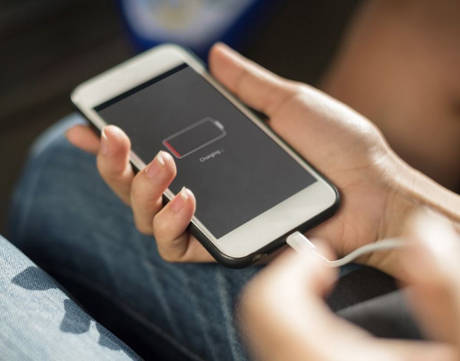 Here's the reason why people should never sleep next to their phone while it's charging 3