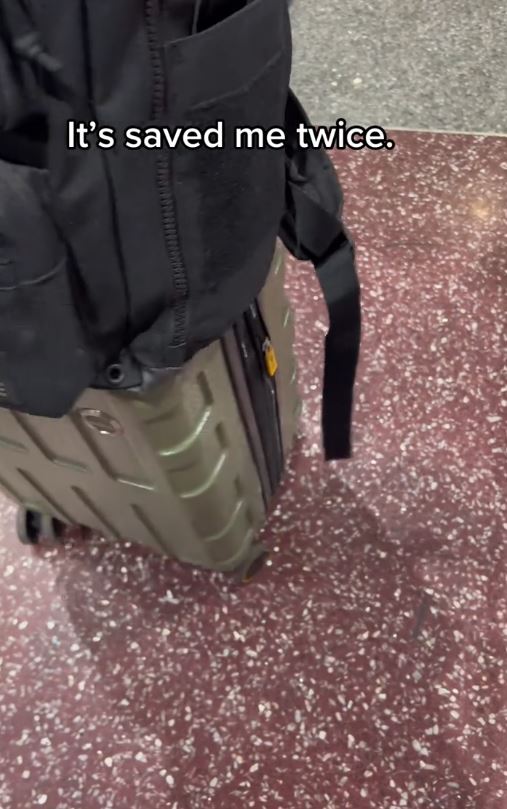  Woman reveals why she always films her luggage before boarding a flight 2