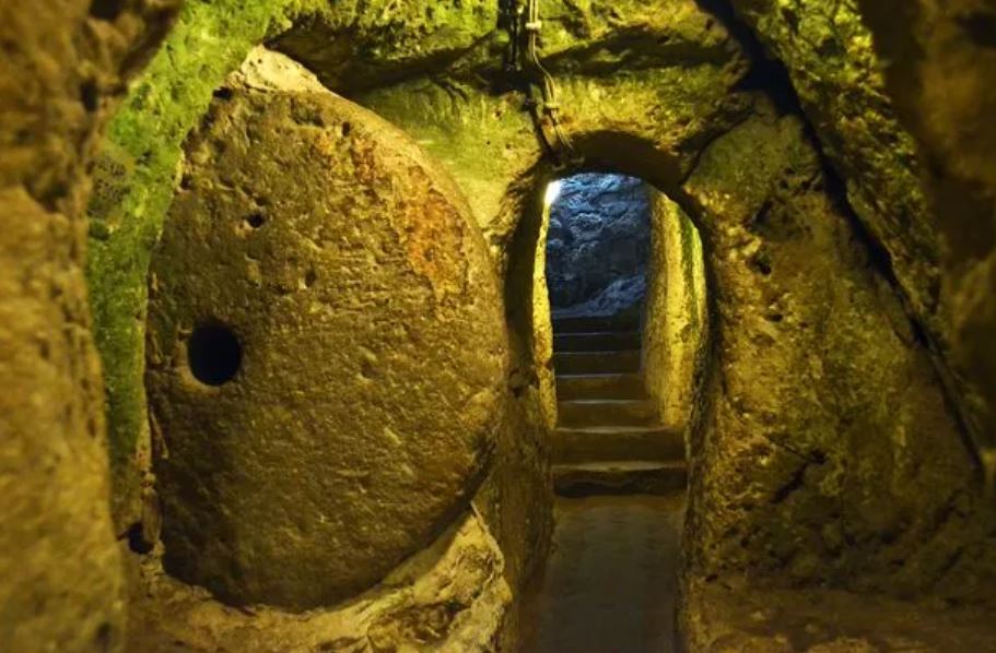 Man finds entire incredible underground city that runs 18 storeys deep under his basement 1