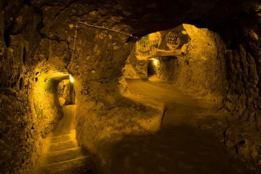 Man finds entire incredible underground city that runs 18 storeys deep under his basement 6