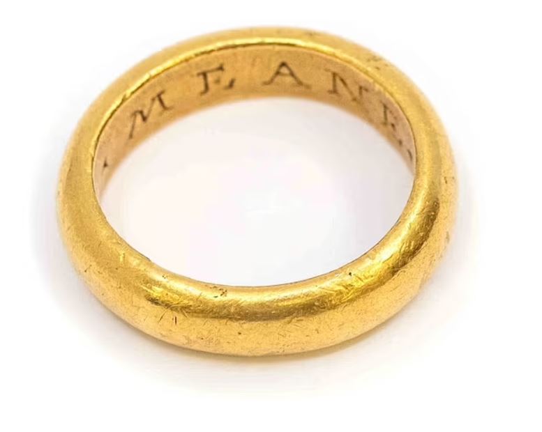 Metal detectorist unearths a 460-year-old posy ring that bearing mystery message 4
