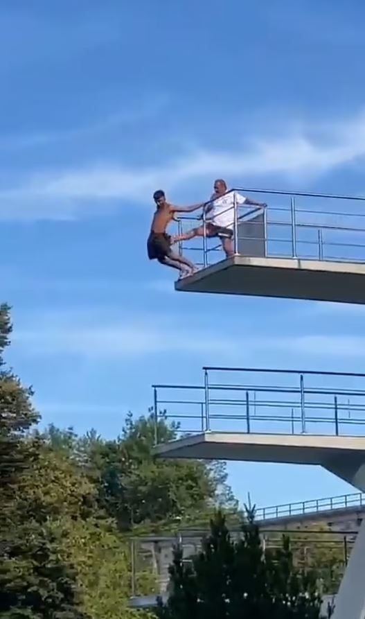 Lifeguard kicks boy off a 10m high dive board after he refuses to come down 1